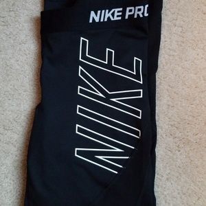 Nike Pro Capris